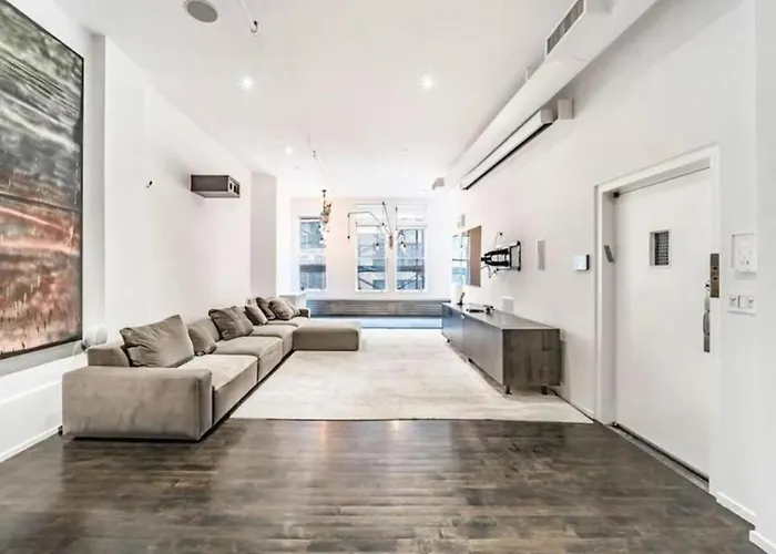 Luxurious 3 Bedroom Beautifully Renovated Loft