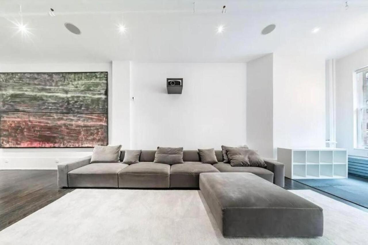 Luxurious 3 Bedroom Beautifully Renovated Loft Apartment