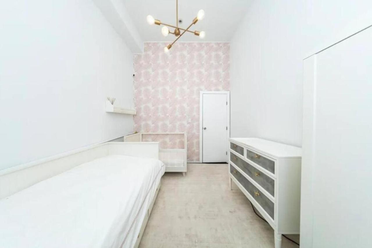 Luxurious 3 Bedroom Beautifully Renovated Loft Apartment New York