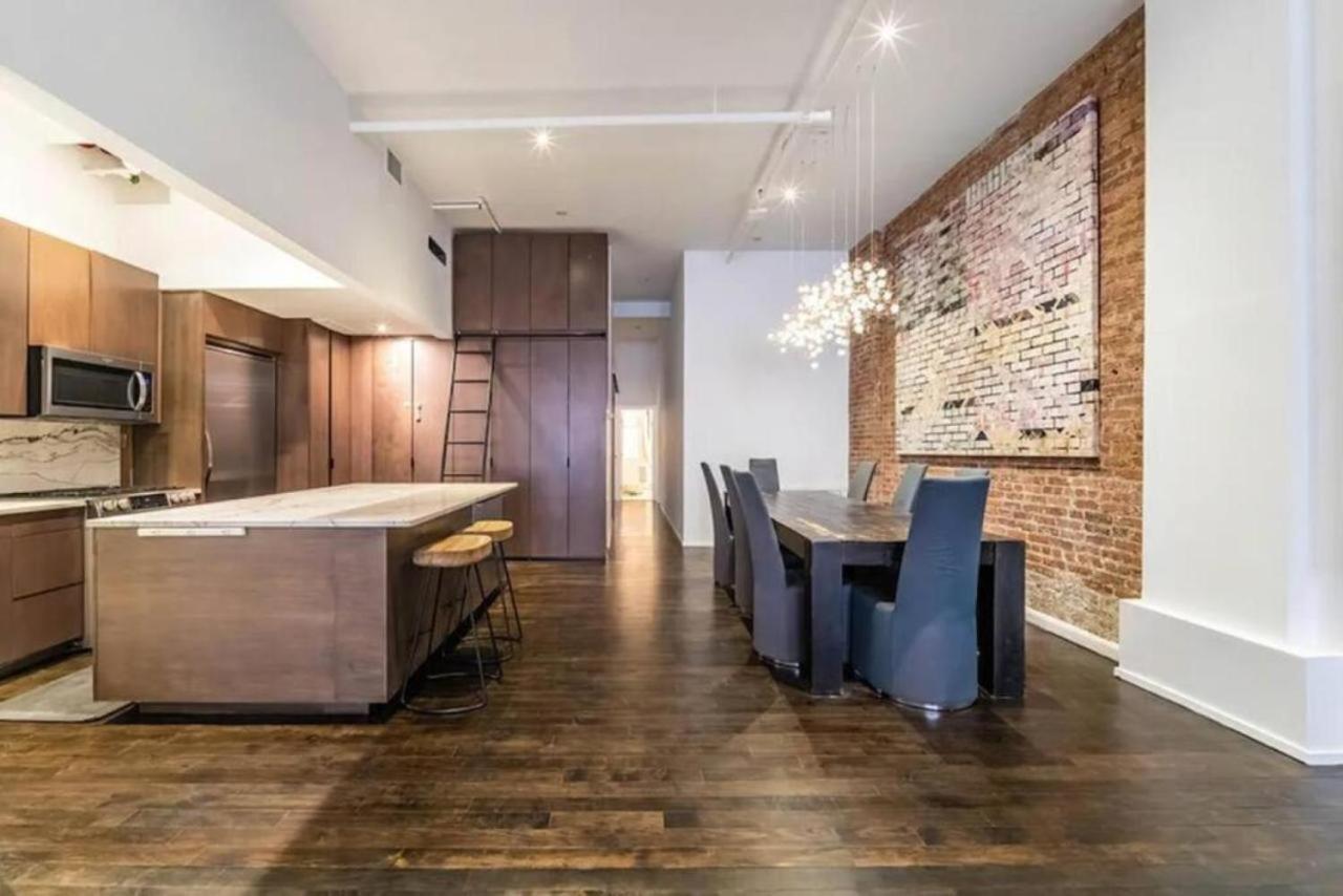 Luxurious 3 Bedroom Beautifully Renovated Loft *